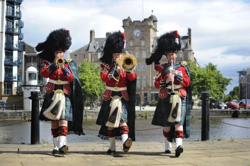 The Sound Of Xmas Bagpipes Approaches!