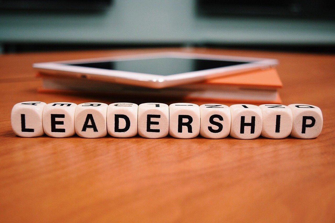 Leadership vs Management: What Managers Can Learn To Transform Themselves Into Leaders