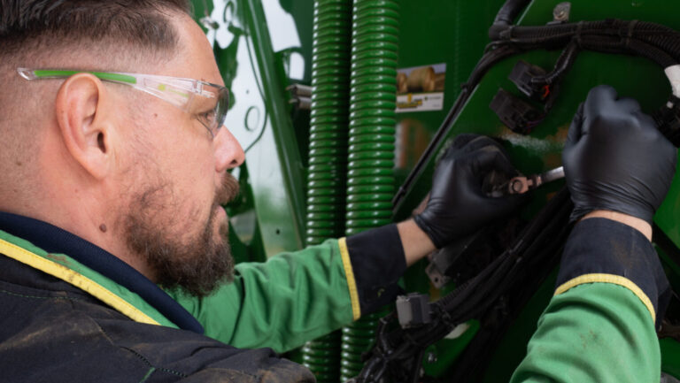 John Deere to Open its Doors for Service Leavers to Visualise a New Career