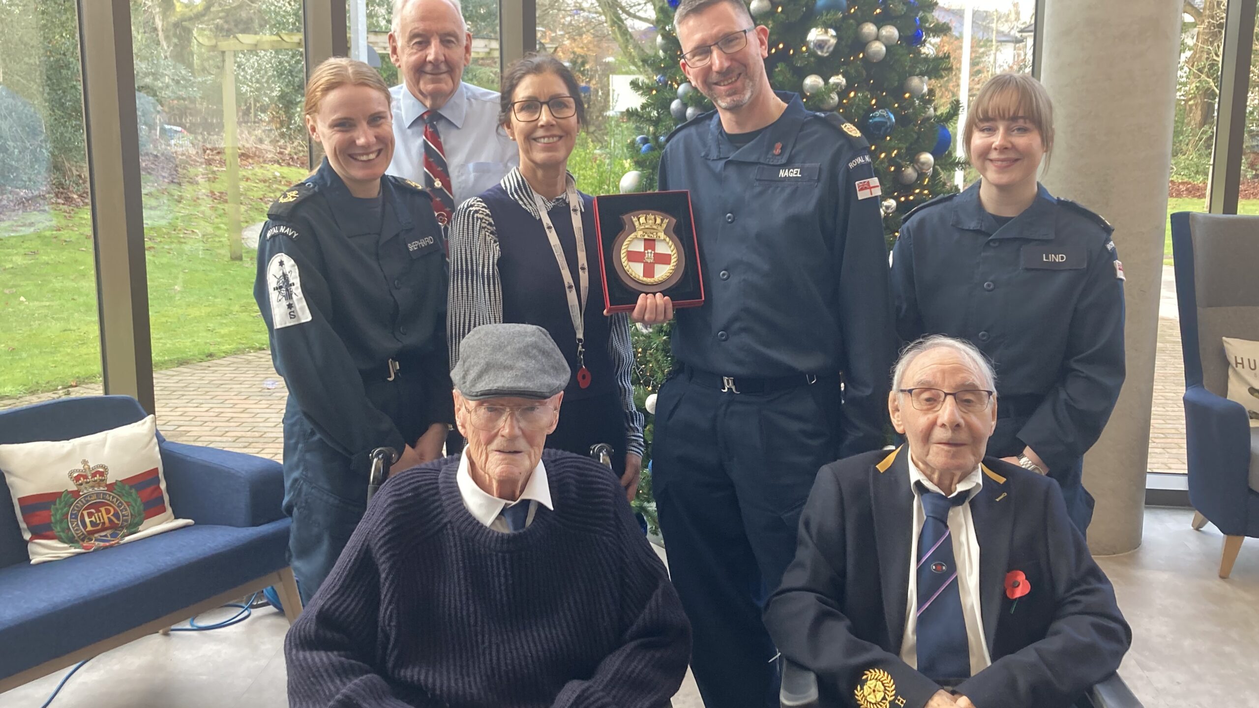 HMS PRINCE OF WALES CREW MAKE ‘INSPIRING’ VISIT TO BROUGHTON HOUSE VETERANS