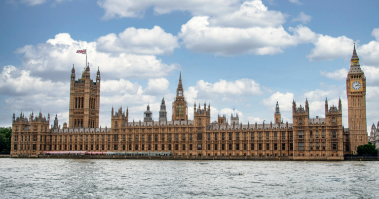 Kremlin-linked elites face exclusion from UK